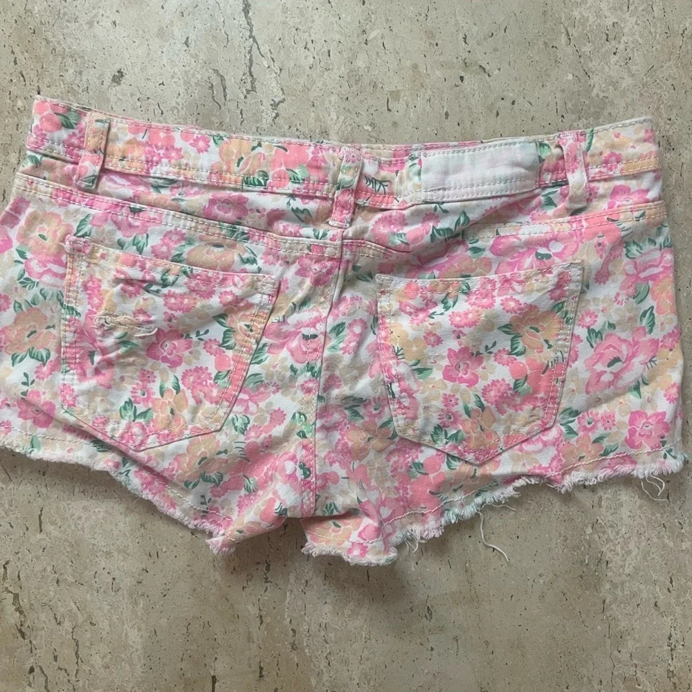 Floral Distressed Shorts Size 7/8